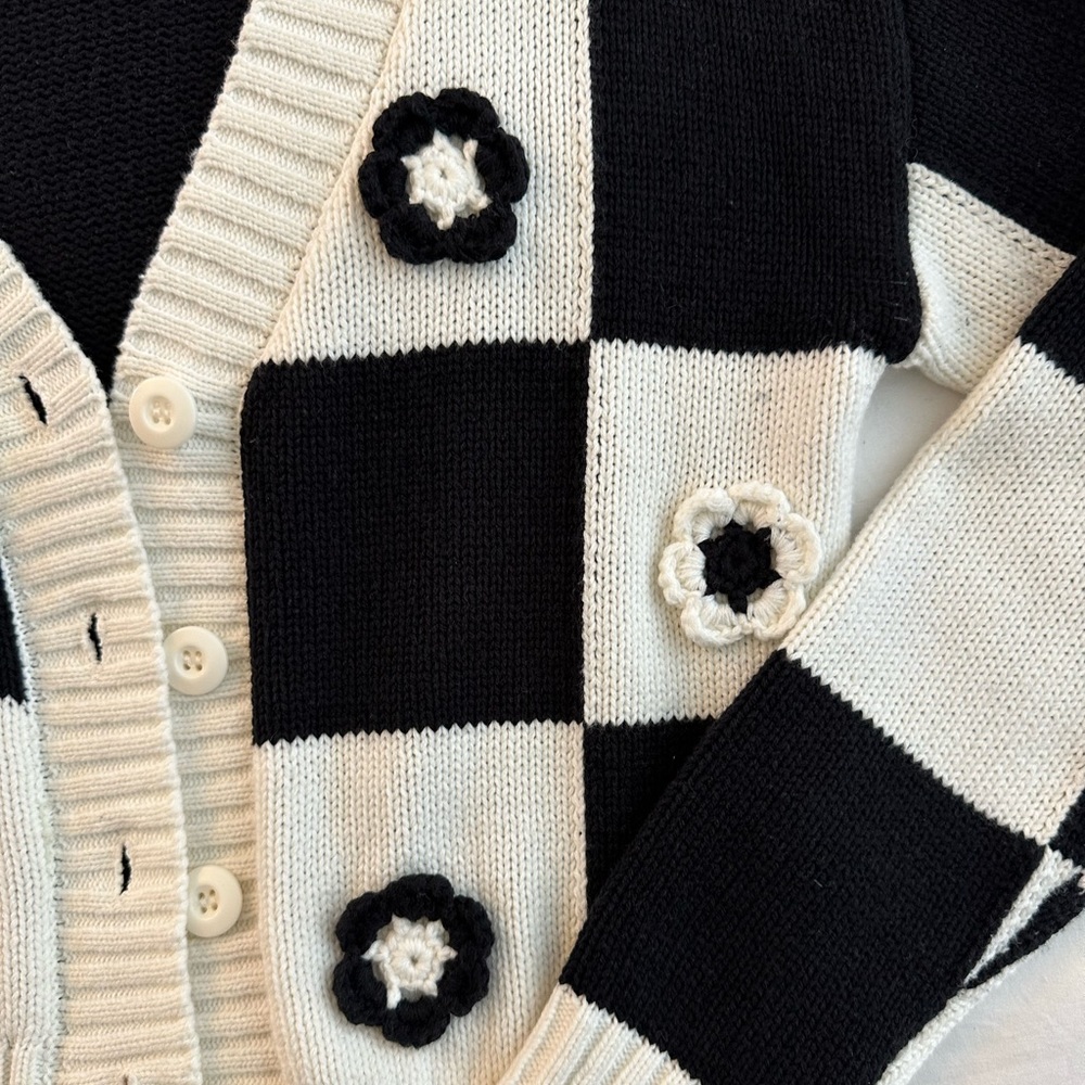 Knit Checkered Cropped Cardigan with Knit Flowers - Picture 2 of 3